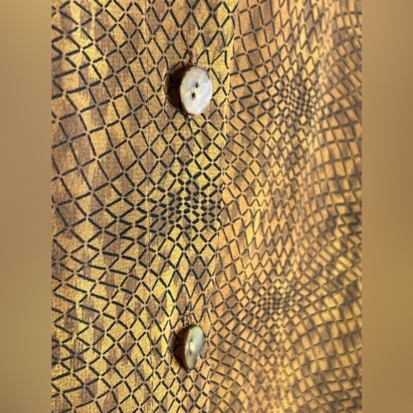 311. Sheer Button Down Blouse LIKE NEW Large - Picture 6 of 7